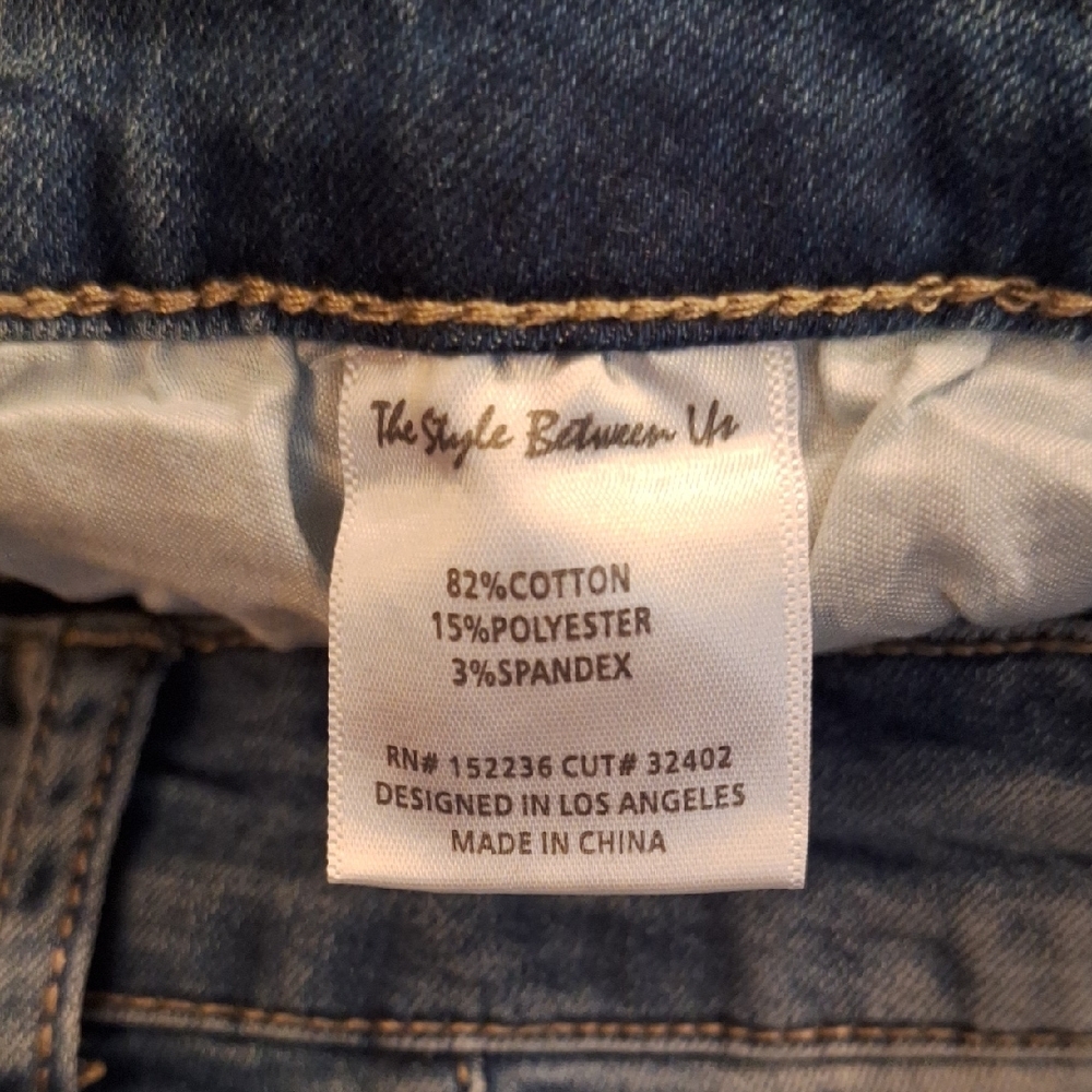 Stylish Skinny Jeans with Studded Pearl Details. NWOT Size 5 - Picture 12 of 13